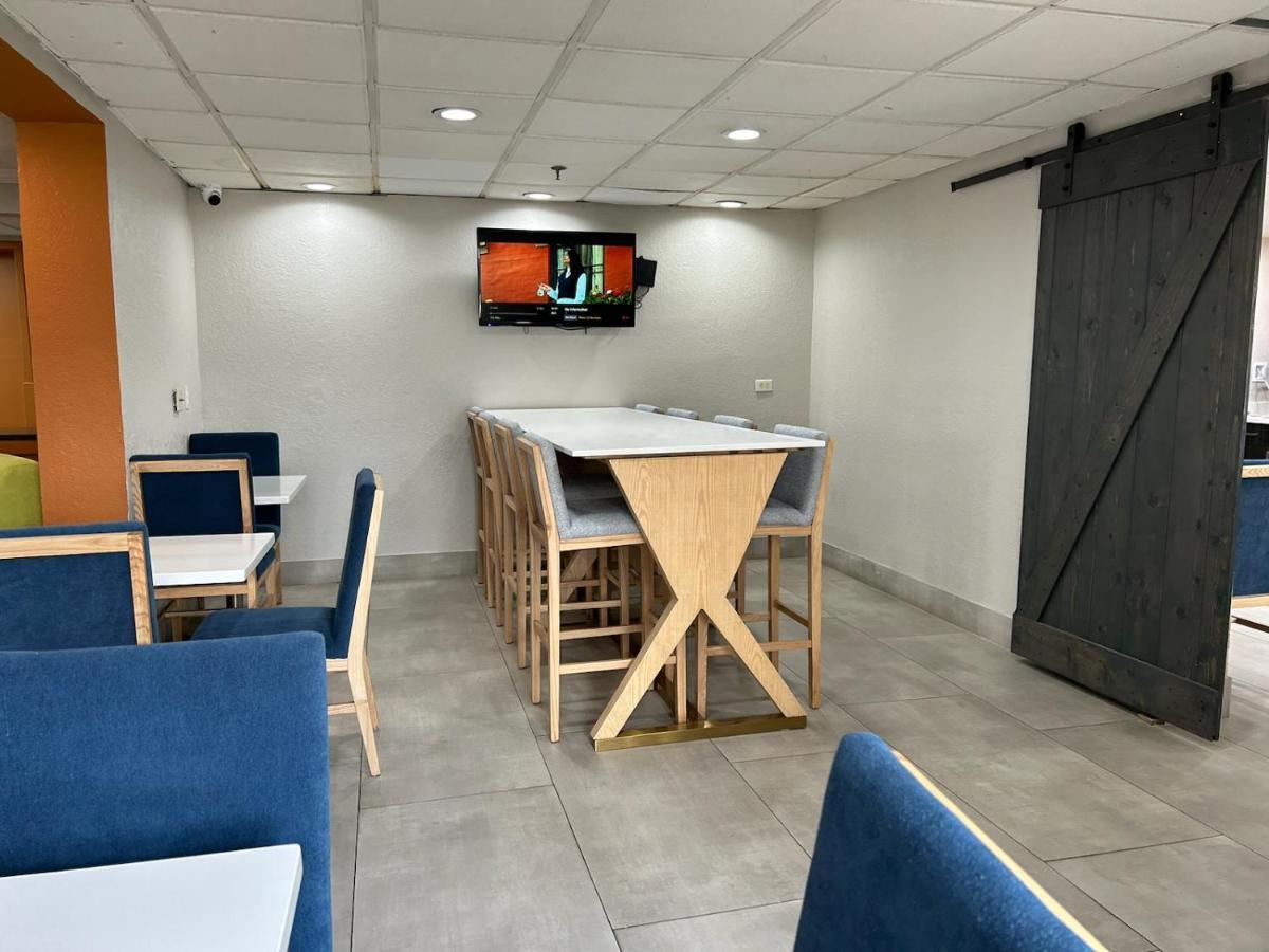 מלון Williamsburg La Quinta By Wyndham Orlando South מראה חיצוני תמונה